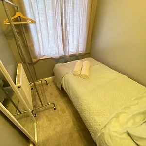 Single Bed Only, Nearby Heartlands Hospital And Bhx Airport Homestay Birmingham