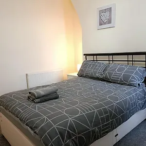 Bright, Comfortable Home, Convenient For Centre Holiday home Liverpool
