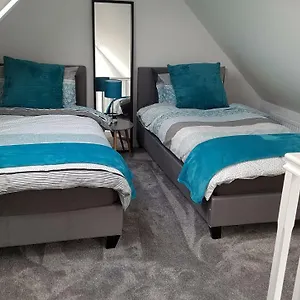 2 Serviced In Childwall-south - Each Sleeps 6 Apartment Liverpool
